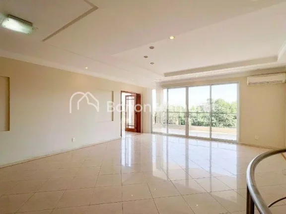 Imagem Sofisticada casa à venda no Alphaville Campinas. A residência possui uma área construída de 460 ...