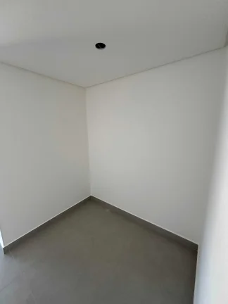 Imagem Sobrado triplex com 3 suítes e 4 vagas de garagem no bairro Ariribá em Balneário Camboriú/SC