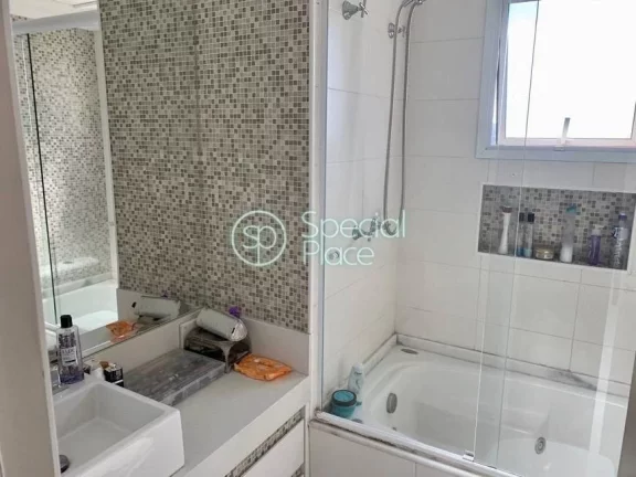 Imagem 139 metros 3 dormitórios 3 suítes 3 vagas 5 banheiros Apartamento reformado com varanda gourmet to...