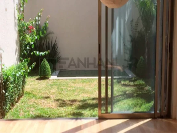 Imagem Vendo casa em condomínio fechado no Jd. Europa. Condomínio horizontal fechado, com apenas 6 casas com áreas a partir de 460m2 privativos, isoladas co