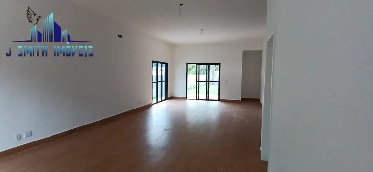 Imagem CASA TÉRREA, NOVINHA!! 245m², PISCINA. CÔMODOS GRANDES. CONDOMÍNIO FECHADO.
