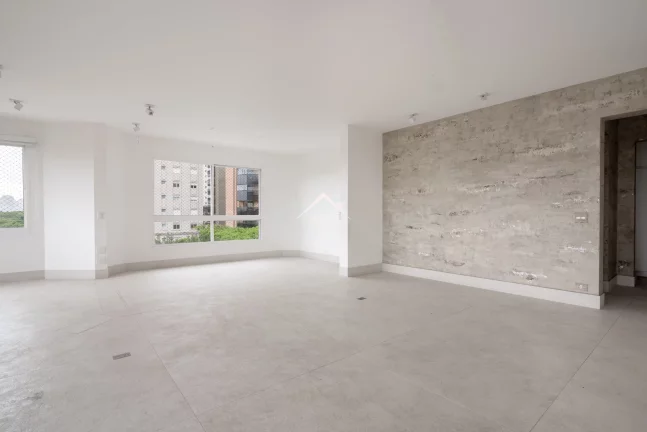 Imagem Apartamento de 260m ao lado do Parque Ibirapuera, com 4 dormitórios (2 suítes), varanda, 3 vagas com depósito, piscina, quadra, churrasqueira, sauna