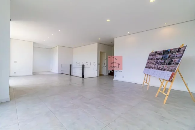 Imagem Casa Triplex com 436m² no melhor condomínio de Pendotiba.