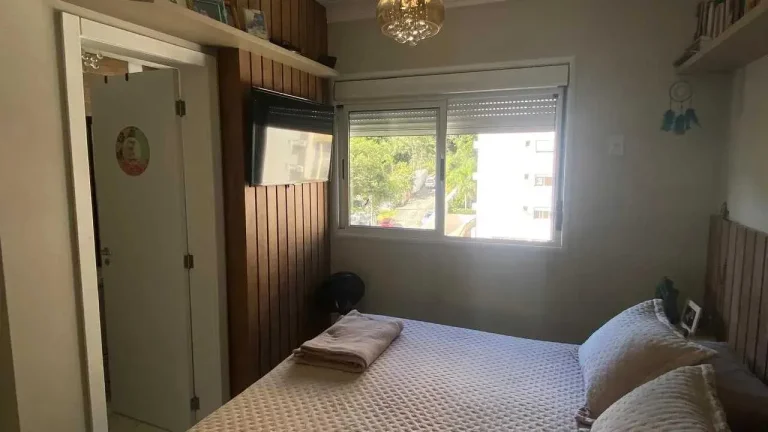Imagem Apartamento mobiliado 3 dormitórios sendo 1 suíte e 1 vaga no Bairro Itacorubi em Florianópolis/SC