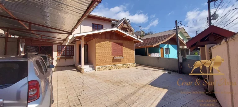 Imagem Linda casa com 04 dormitórios em Campos do Jordão! Oportunidade