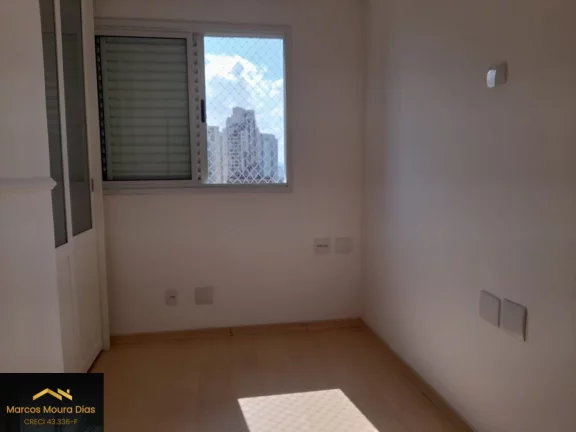 Imagem Apartamento na Pompeia com 2 dormitórios (1 suíte) e 2 vagas, próximo ao Sesc Pompeia. Edifício com portaria 24h e lazer
