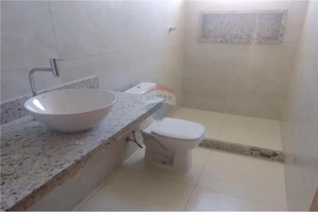 Imagem Excelente Oportunidade: Casa de 3 Quartos em Condomínio com Infraestrutura Completa