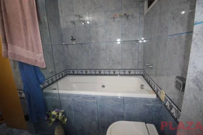 Imagem Casa no Centro | 9 Dormitórios | 4 Vagas | 300m² de Terreno | Permuta Menor | Balneário Camboriú – SC