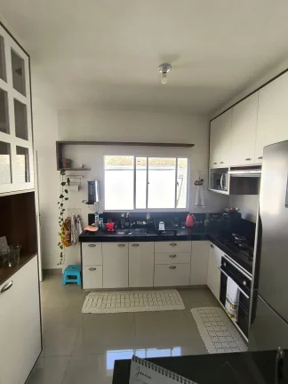 Imagem Casa 3/4 Sendo 1 Suite Com Otimo Quintal No Condominio Les Arcs , Oportunidade