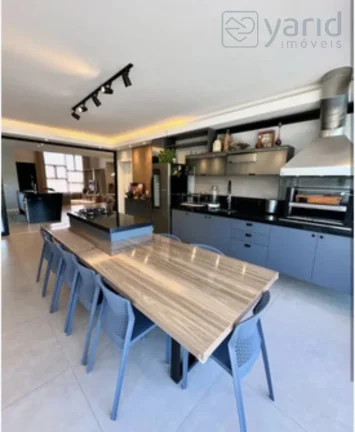 Imagem Casa à venda em Jundiaí-SP: 3 quartos, 3 suítes, 2 banheiros, 5 vagas de garagem e 800m² de área no bairro Medeiros. Confira!