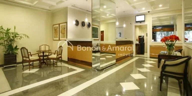 Imagem Com um dormitório e sala modificada para acomodar um confortável sofá-cama, este imóvel foi plan...