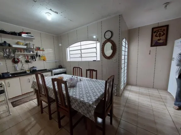Imagem Casa de esquina 4 quartos - Boa Vista - em Botucatu