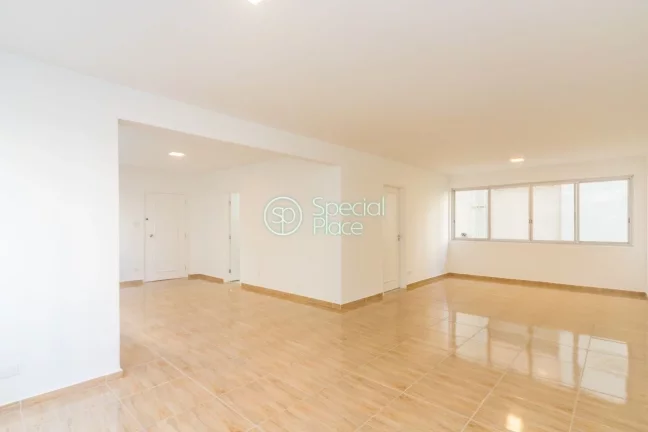 Imagem Ótimo apto com 145m², no Itaim. Amplo living para três ambientes - todos com grandes janelões, s...