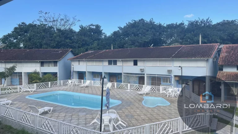 Imagem Sobrado em condomínio a venda no Pereque-Açu