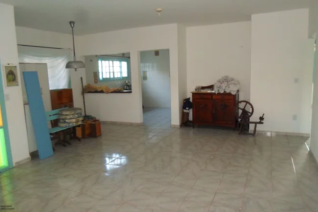 Imagem Casa com edícula a 200m da praia à venda em Peruíbe.