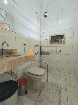 Imagem Descrição do Imóvel:

Descubra o prazer de viver em uma residência que combina elegância, funci...