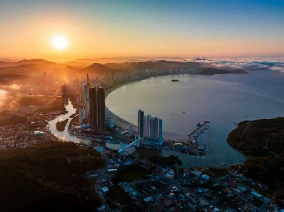 Imagem Decorado com 4 dormitórios à venda sendo 4 suítes, 261.04 m² por - R$ 16.900.000,00 - Barra Sul - Bal. Camboriú/SC