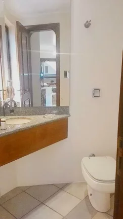 Imagem Praia de Pitangueiras, Alto Padrão, 2 Quadras da Praia, 2 Garagens, Local Nobre,130 Metros de Área Útil, Fino Acabamento!!!