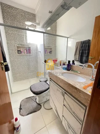 Imagem GH1945

Excelente casa na Vila Galvão, reformada, pra quem busca conforto e excelente localização...