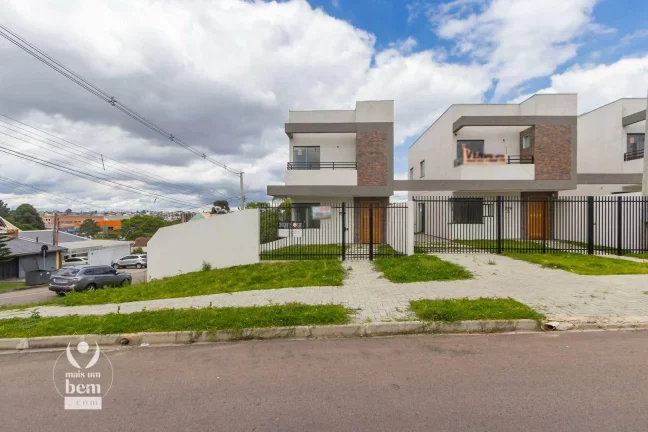 Imagem Belíssimo Sobrado de esquina com 127 m², 3 quartos (1 suíte) à venda por R$ 812.000 - Bairro Alto - Curitiba/PR Ótima oportunidade