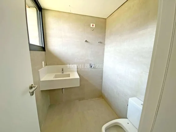 Imagem Casa de Alto Padrão à Venda no Condomínio Iporanga em Campos do Jordão | Vista Panorâmica e Heliponto