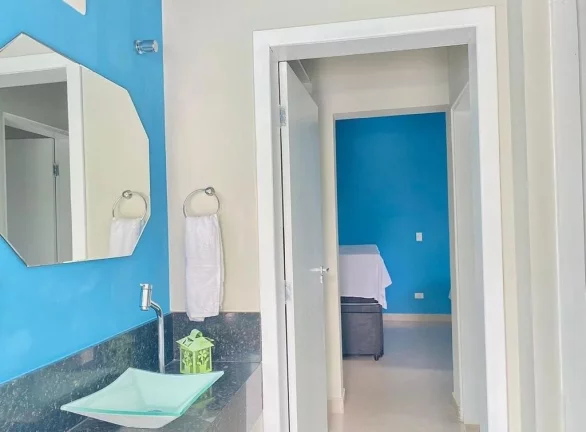Imagem Sobrado de Luxo à Venda em Condomínio na Morada da Praia, Bertioga-SP: 4 Quartos, 4 Suítes, 5 Banheiros, 4 Vagas, 370m².