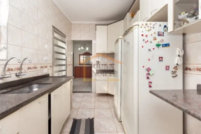 Imagem Sobrado 3 dormitórios, 2 banheiros, possui sala ampla e bem iluminada, cozinha funcional com espaç...