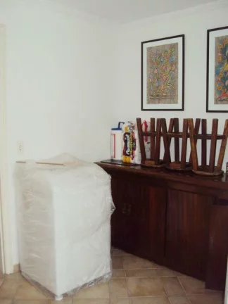 Imagem PITANGUEIRAS- NA QUADRA DA PRAIA , LOCALIZAÇÃO PRIVILEGIADA , GARAGEM NO PRÉDIO.