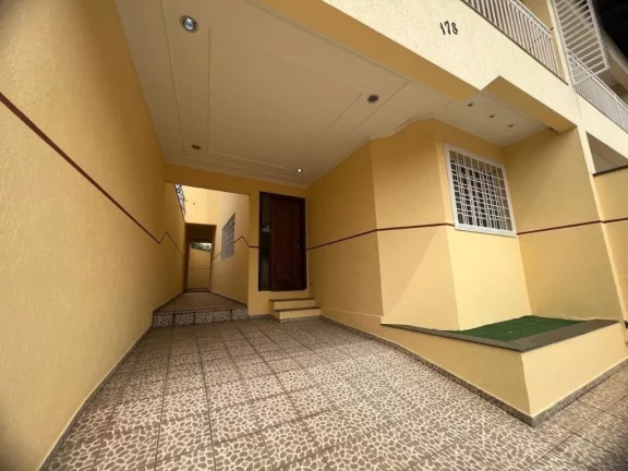 Imagem Sobrado com 3 dormitórios à venda, 170 m² por R$ 750.000,00 - Centro - Ferraz de Vasconcelos/SP