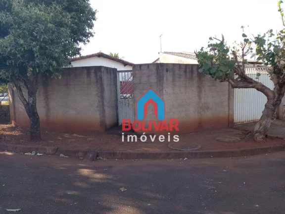 Imagem Casa com 3 dormitórios à venda, 90 m² por R$ 160.000,00 - Jardim Leonora - Itumbiara/GO