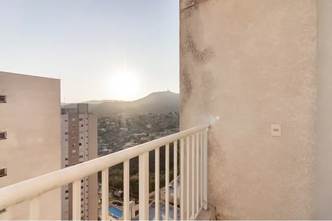 Imagem Apartamento, andar alto, sacada e vaga.