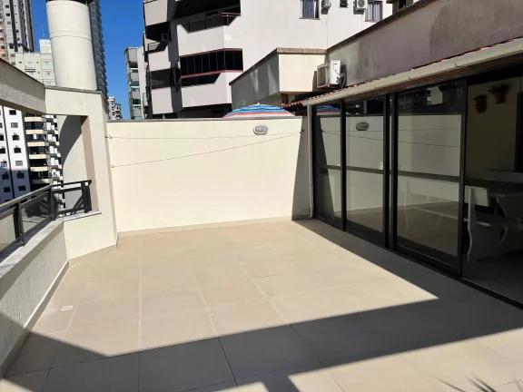 Imagem Apartamento mobiliado com 3 dormitórios sendo 1 suíte e 2 vagas de garagem em Itapema/SC