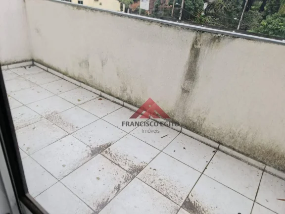 Imagem Ótimo apartamento térreo com ampla área externa e cozinha com armários no bairro do Sapé