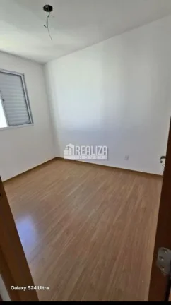 Imagem Aluguel de Apartamento com Piscina no Condomínio Residencial Veneza, bairro Vila Arquelau, em Uberaba