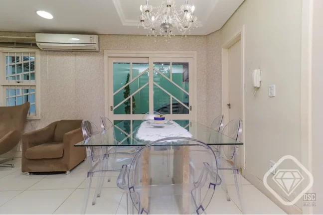 Imagem Casa luxuosa na Tristeza que combina espaço, privacidade e alto padrão.

Com 340 metros quadrados ...