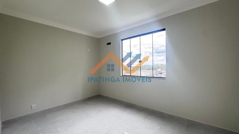 Imagem Casa Tríplex à venda no bairro Jardim Vitoria - Santana do Paraiso