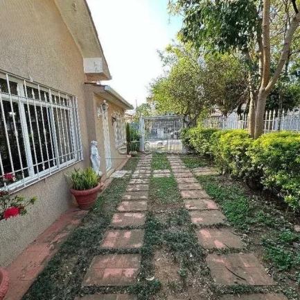 Imagem Casa com área total de 295 M² e 170M² de área construída, com 3 dormitórios sendo 1 suíte, 3 ...