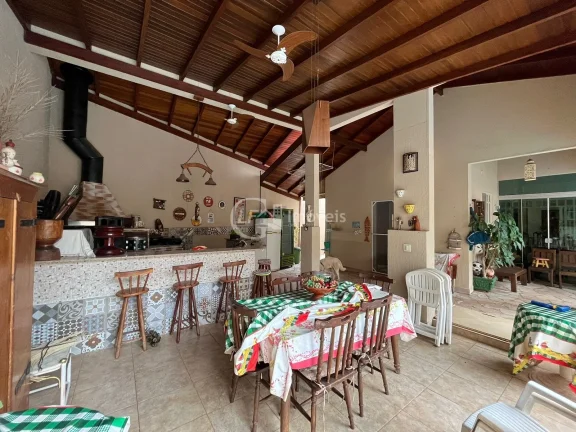 Imagem Linda casa de esquina - 4 quartos