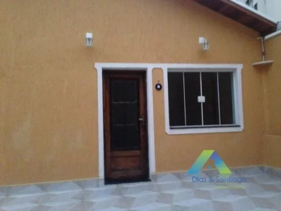 Imagem Linda casa toda reformada com fácil acesso a transportes publico e a comércios em geral.