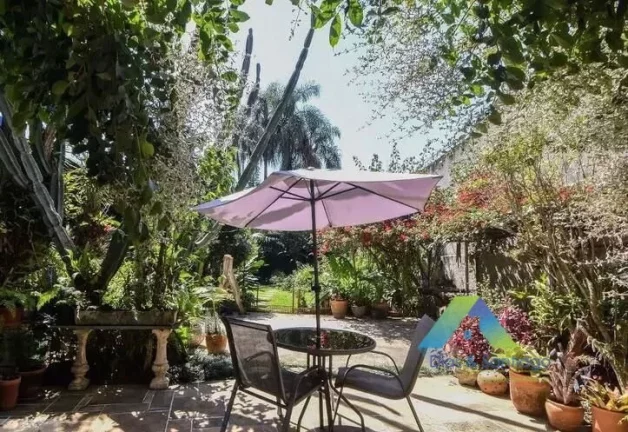 Imagem BROOKLIN Sobrado 370M², 5 dormitórios, 3 vagas, lindo Jardim com ótima localização e valor !!!