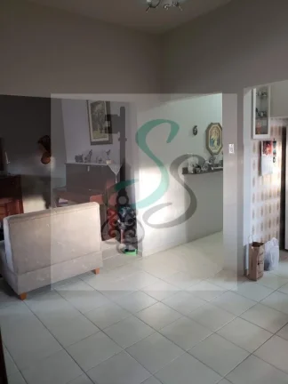 Imagem Venda de casa na Vila Nunes, Lorena. 3 dormitórios sendo 1 suíte, sala, cozinha com armários, área de serviço, 3 banheiros, 2 vagas de garagem cober