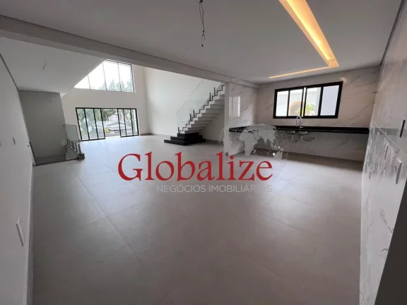Imagem CASA À VENDA COM 3 DORMITÓRIOS, 3 SUÍTES E 2 VAGAS DE GARAGEM NO BAIRRO DA VILA BELMIRO EM SANTOS POR R$ 2.300.000,00.
