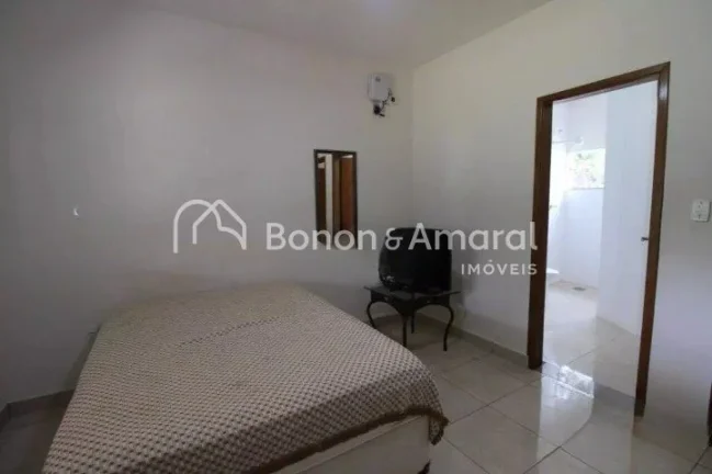 Imagem Lindíssima chácara em Sumaré, sendo a casa principal reformada recentemente com 2 quartos, sendo ...