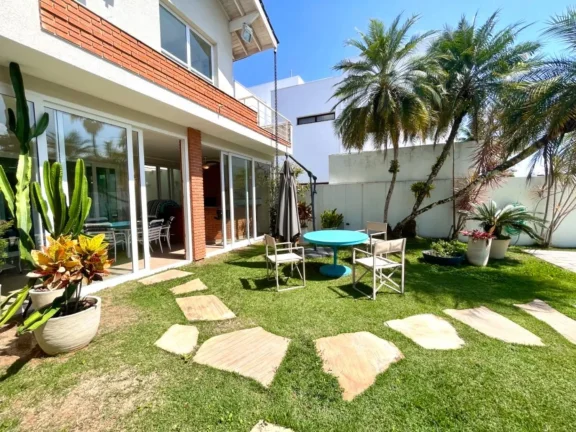 Imagem Casa à venda na Riviera de São Lourenço Módulo 03: 4 quartos, 4 suítes, 3 salas, 8 vagas de garagem e 329,74 m² de área.