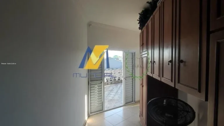 Imagem Sobrado à Venda com 160m², 3 suítes e 2 vagas!!!