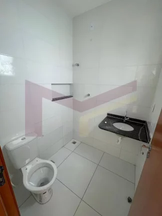Imagem Casa 2/4 na Conceicao