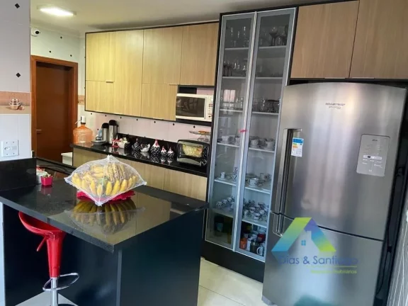 Imagem Sobrado com 3 Quartos e 4 banheiros à Venda, 136m²