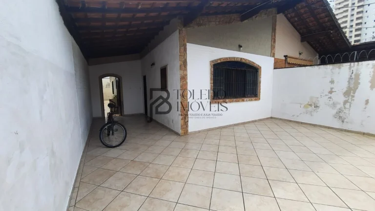 Imagem Casa com 2 Dormitórios sendo 1 suíte no bairro Canto do Forte - Praia Grande