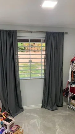 Imagem  CASA 2 QUARTOS C/ 91,35M² - SÃO PEDRO DA ALDEIA/RJ - 360 m² de área terreno, 91,35 m² de área construída LEILÃO ÚNICO 12/01/2026 - VALOR INICIAL DE VENDA: R$ 255.000,00 Composição Interna/Vaga: Dormitórios: 2, Banheiros: 1, Salas: 1, Copas: 1, Var