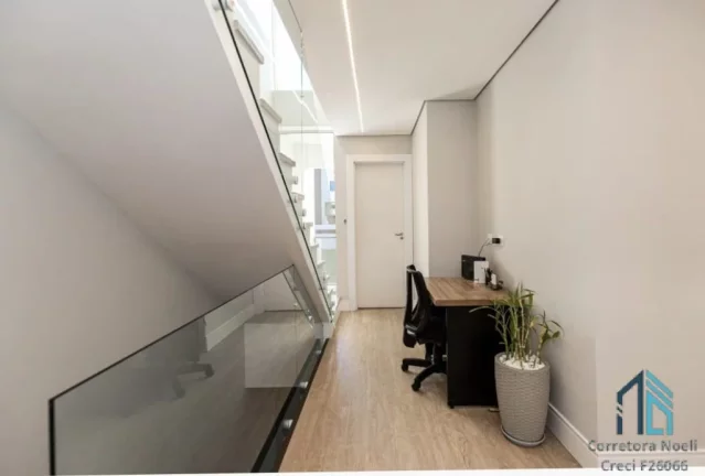 Imagem Casa em Condomínio, 03 quartos c/suíte, Ático c/área Gourmet, no Santa Cândida em Curitiba PR